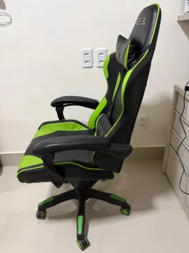 Vendo Cadeira Gamer Level (Pouco tempo de uso)