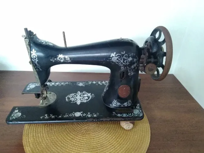 máquina de costura Singer antiga, fabricada entre 1924 e 1936 Canadá