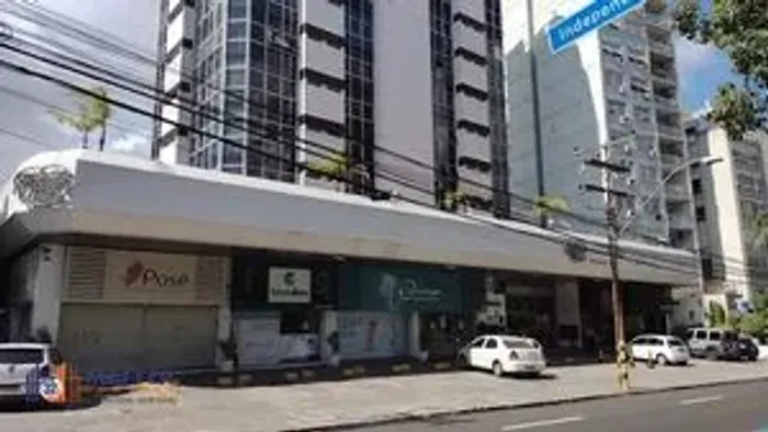 LOJA TÉRREA NA GALERIA QUINTA AVENIDA CENTER, Bairro Moinhos ,45,38 m2 com mezan