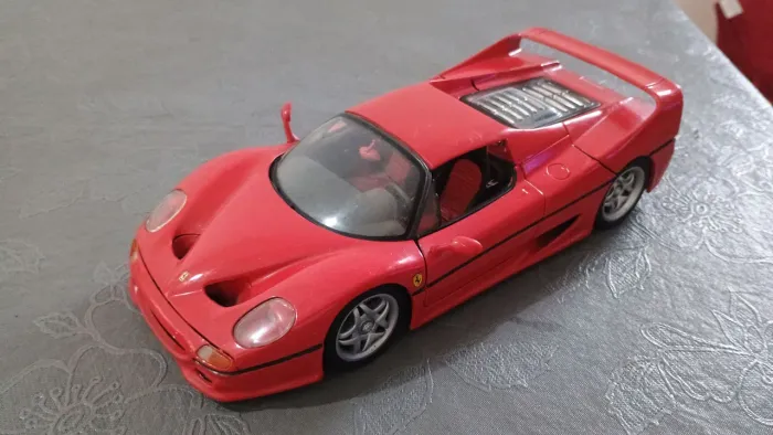 1/18 Ferrari f-50 Maisto.