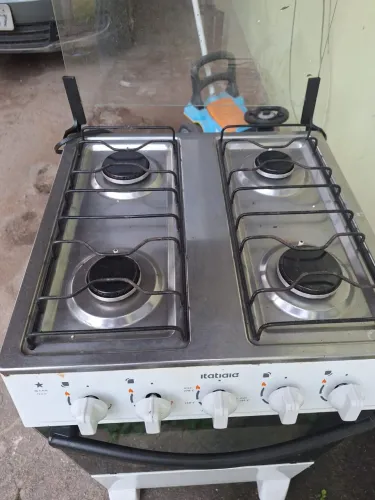 Vendo fogão 4 bocas, pagamento pix, débito e crédito