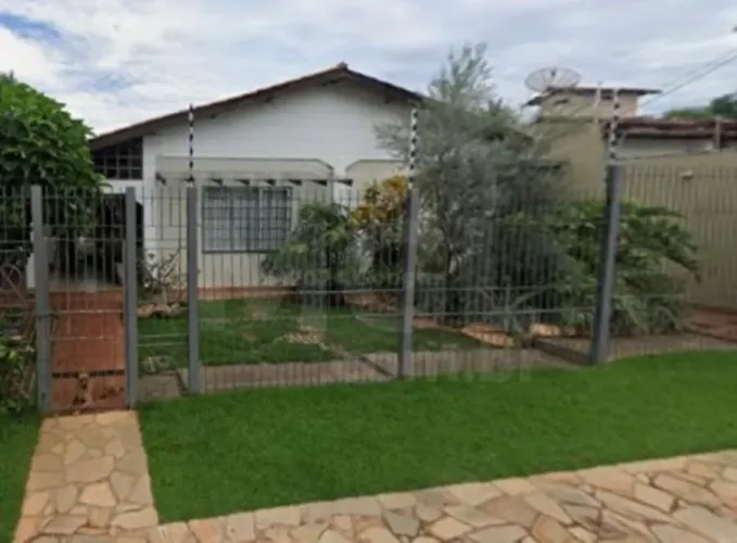 CUIABÁ/MT  Casa com a área de 139,92m², situada no bairro Jardim Califórnia
