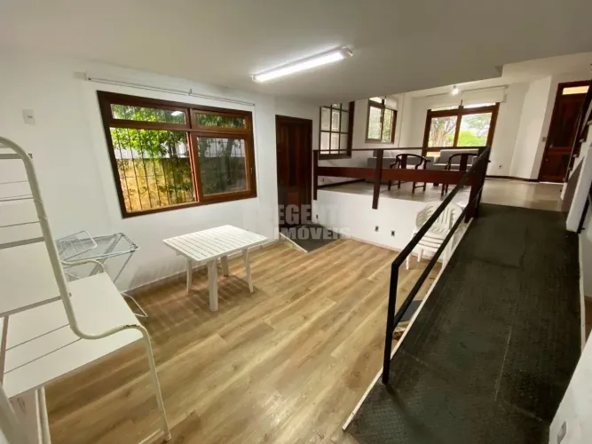 Excelente casa com 04 dormitórios no bairro Itacorubi!
