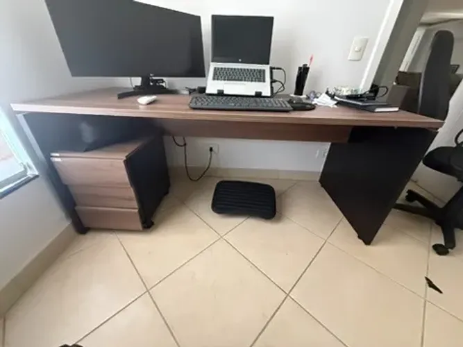 Mesa de escritório + gaveteiro