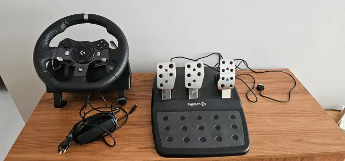 Volante logitech G920 com pedais Para XBOX e PC.