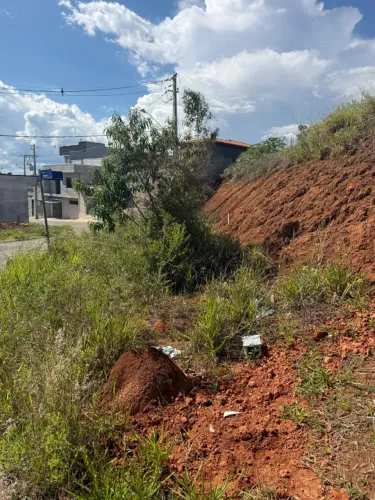 Terreno de 201m2 centro em Toledo MG