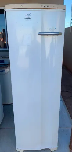 Vendo freezer vertical Electrolux