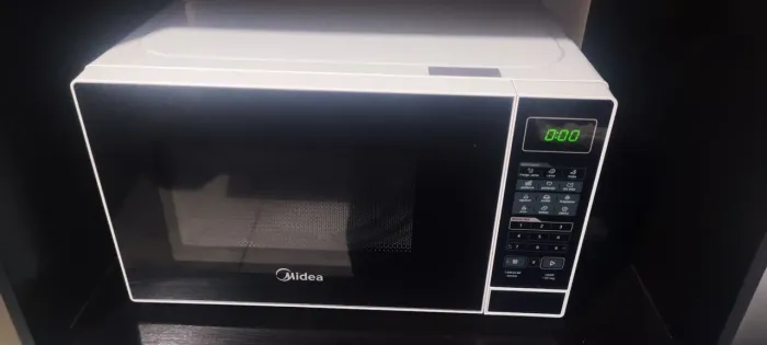 Microondas novinho 20L