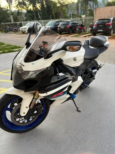 Motos