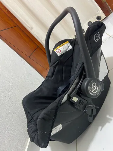 Vende se bebê conforto Galzerano completo com suporte 
