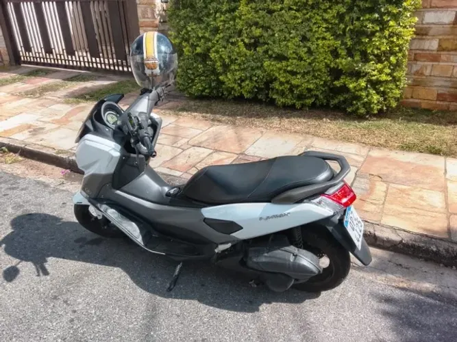 Vendo NMax pouco rodada.