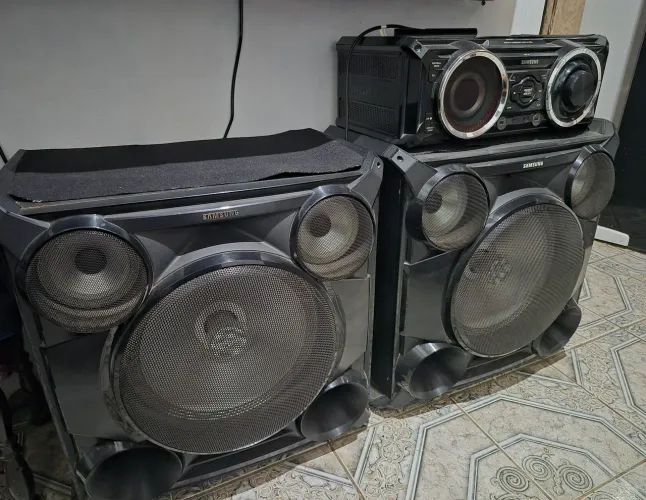 Vendo som potente marca Samsung 