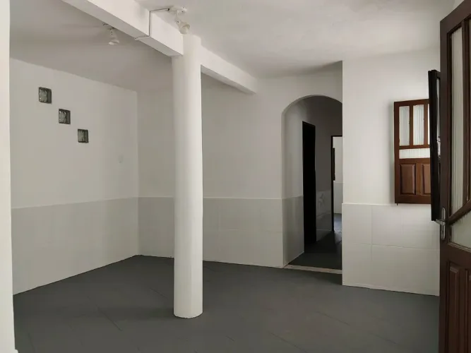 Casa Arejada, espaçosa e Ventilada no Centro de Alagoinhas