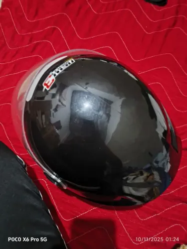 Vendo capacete pouco usado 