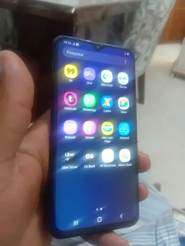 Samsung M10 $ 180
