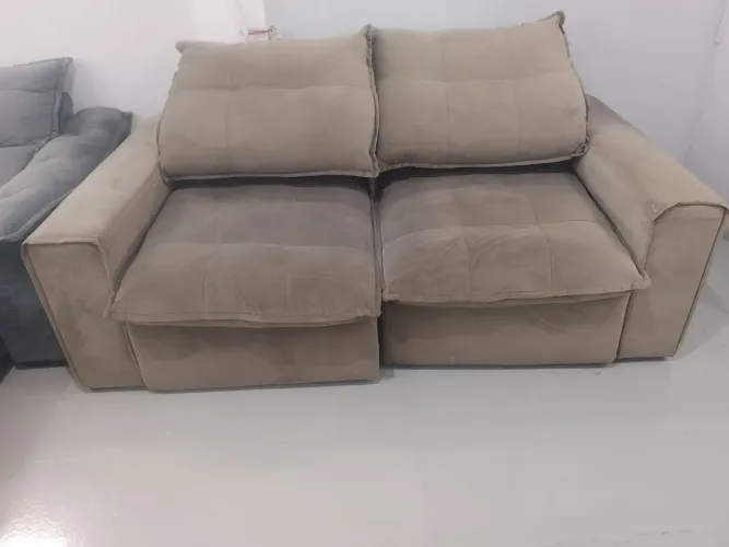 Sofá retrátil e reclinável