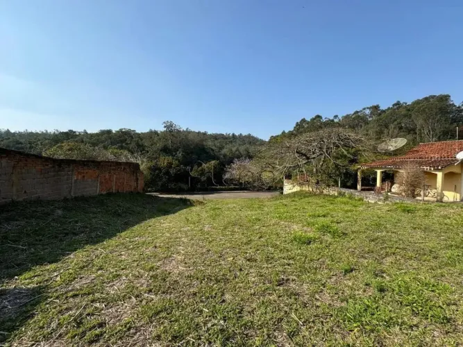 Terreno à Venda no Condomínio Chácaras do Lago em Vinhedo, no bairro Caixa D´Água.