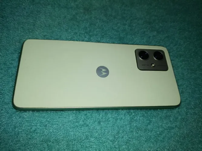 Vende-se um celular perfeitamente. ZAP: *