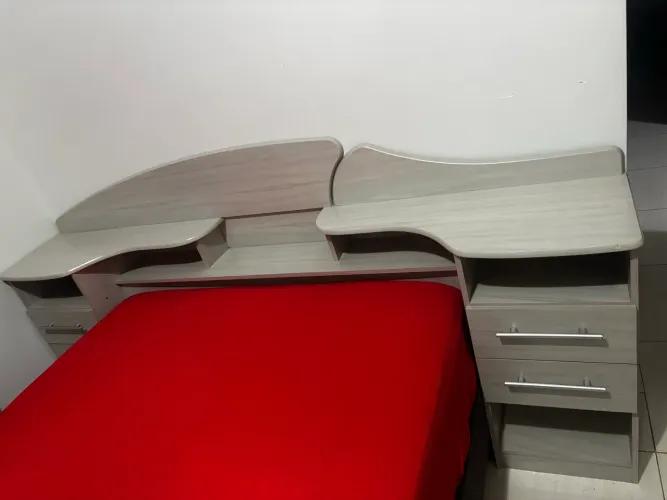 Cama com cabeceira