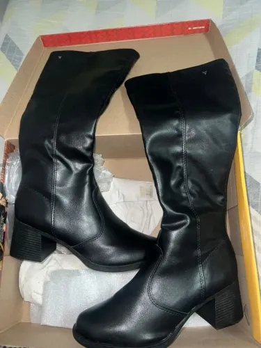 Bota preta cano alto!