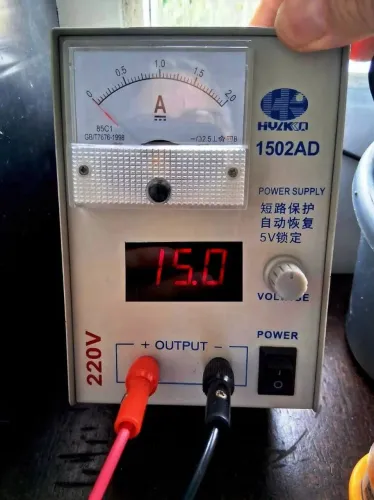 Fonte de bancada linear 0V a 15V 220V
