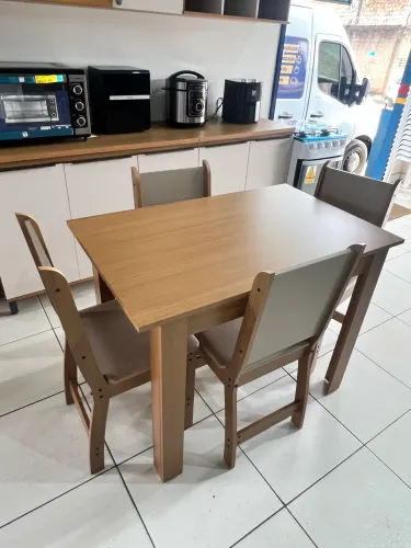 Mesa de Jantar 4 Cadeiras