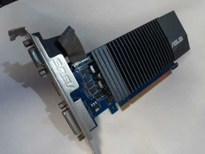 Placa de vídeo GT 710 1G DDR5.