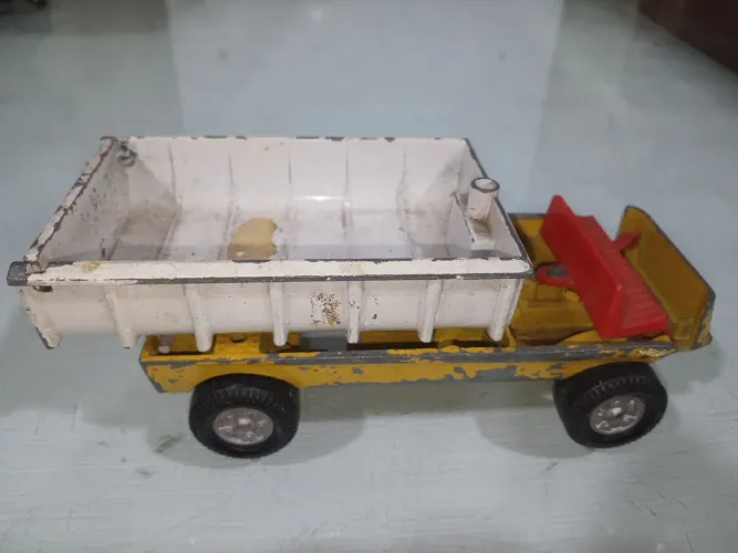 Caminhão miniatura sucata