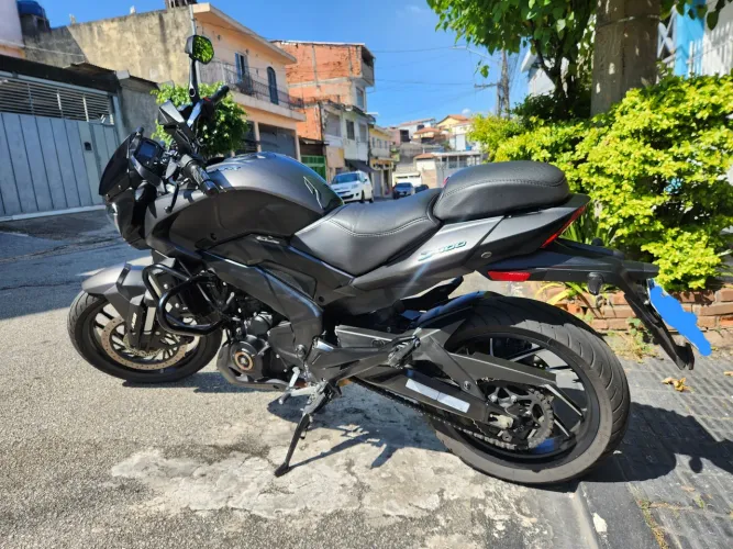 Moto Dominar 400