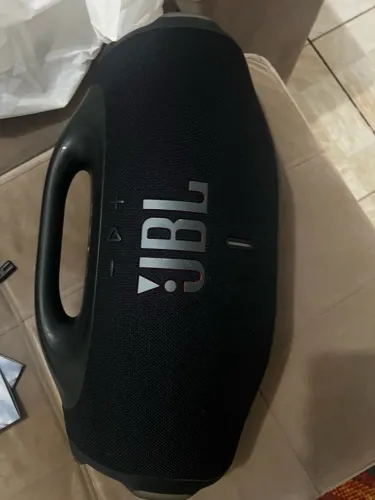 JBL bombox 4