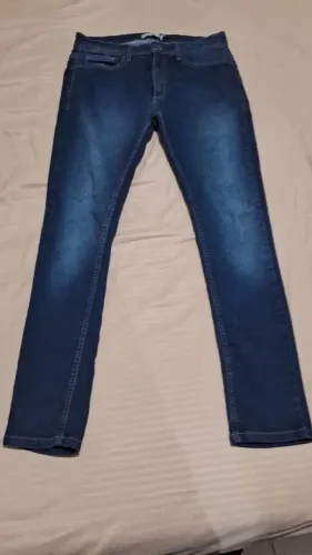 Calça Jeans Super Skinny (Mais Justa)