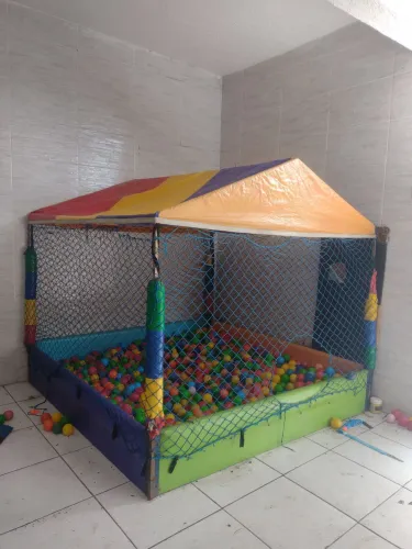 Aluguel de cama elástica e piscina de bolinha pra festa de aniversário 