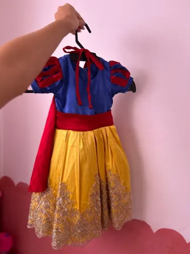Vestindo Branca de Neve