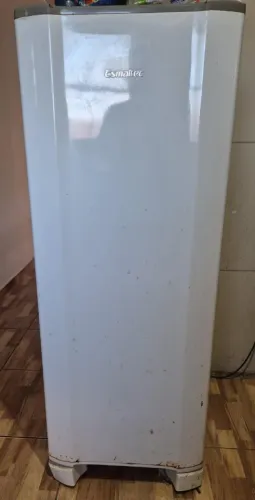 Geladeira Esmaltec