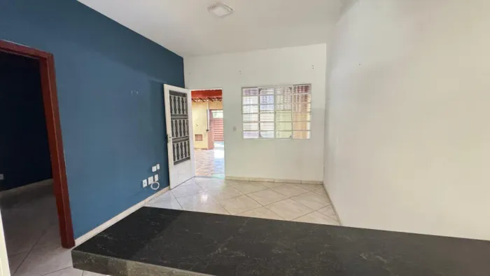 Vendo casa com 2 quartos no interior, Tatuí.