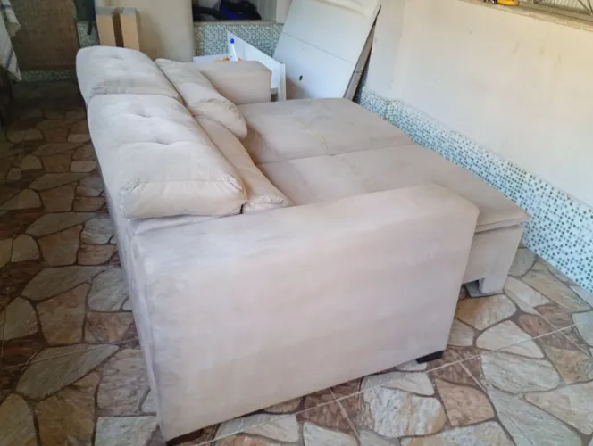 Vende-se sofá com avarias no assento. Entrego em domicilio.Frete a combinar