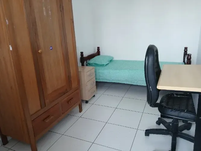 Quartos mobiliados para Homens