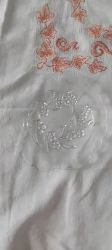 Pratos de sobremesa floral em alto-relevo