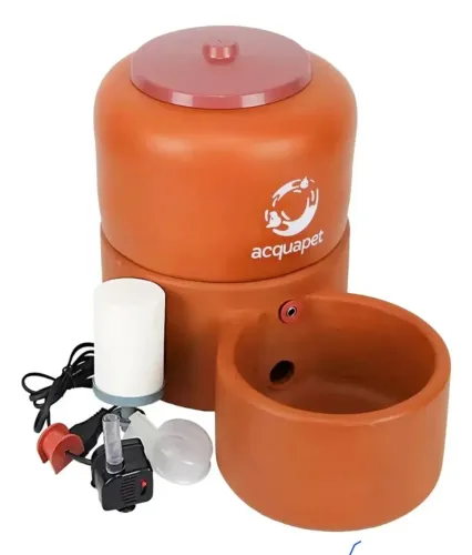 Bebedouro para cães e gatos Aquapet 2,5 lts, nunca usado. Na caixa, vai com bomba.
