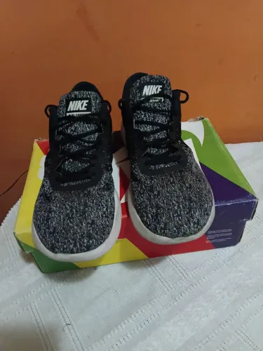 Tênis Nike.