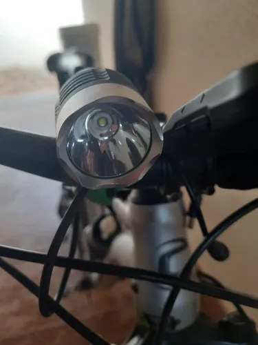 Farol de bicicleta forte