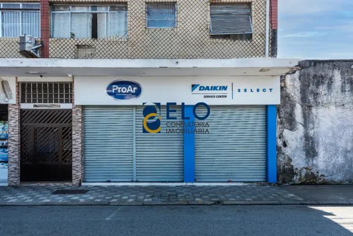 Loja comercial para locação na Vila Mathias, Santos/SP: salão, copa e 2 banheiros, 120m² d