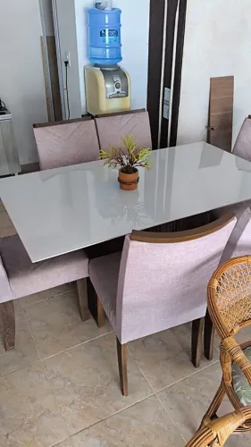 Mesa de jantar com 6 cadeiras 