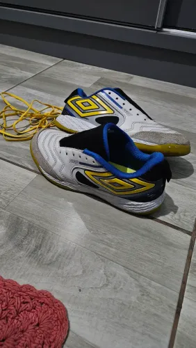 Vendo tenis de futsal umbro pro 5 bump