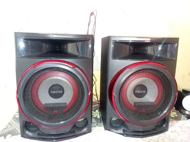 2 caixas de som XBOOM 2350W