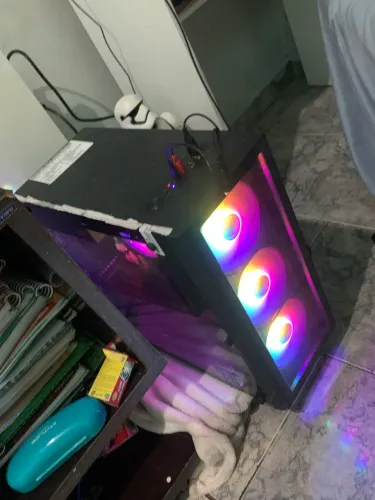 Pc gamer barato que roda todo jogo muito bom muito espaço de instalar jogos no pc