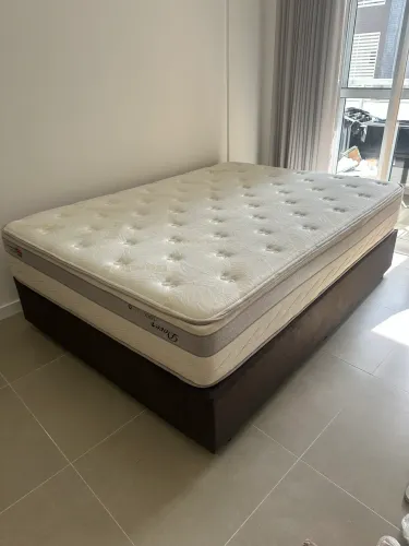 Vendo colchão e cama box
