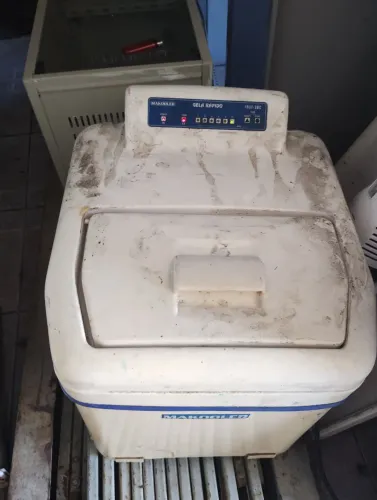 Vende se gela refrigerante e cerveja