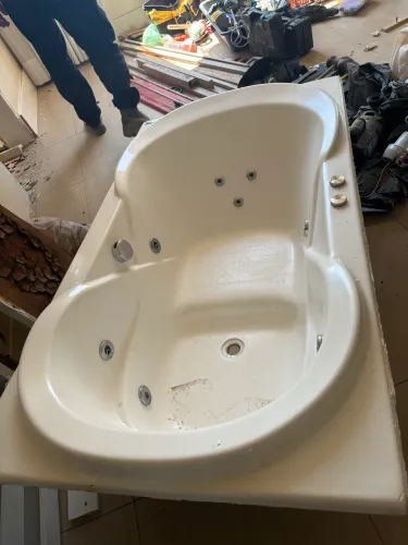 Banheira de hidromassagem de canto em acrílico - para 2 pessoas