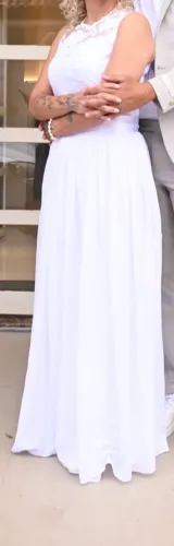 Vestido de noiva civil e sapato 